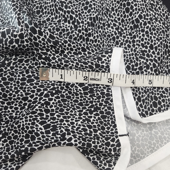 Nike Size Small Women's Black and White Running Shorts - Picture 5 of 9